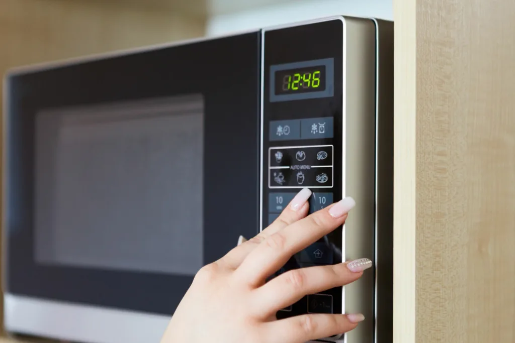 samsung technician repairing samsung microwave overheating