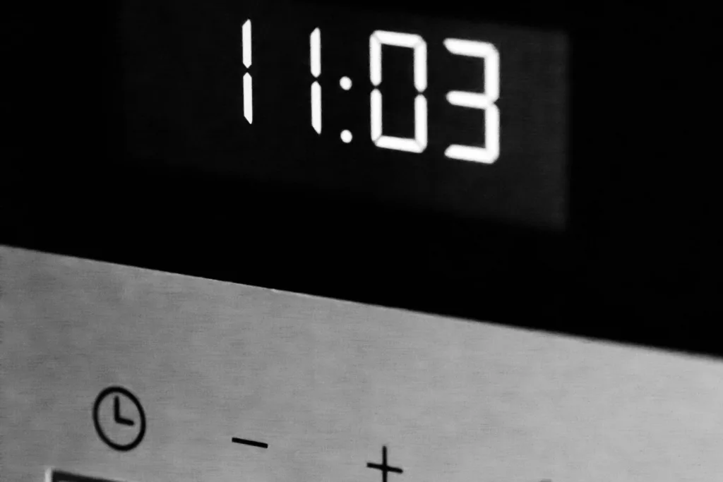 Image of a malfunctioning aeg oven clock.